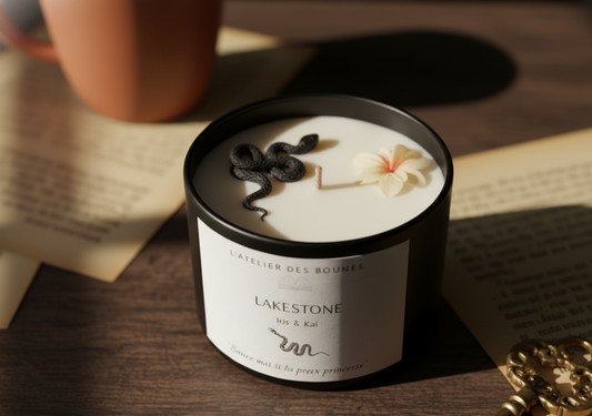 Bougie Lakestone - Iris & Kaï - Sarah Rivens